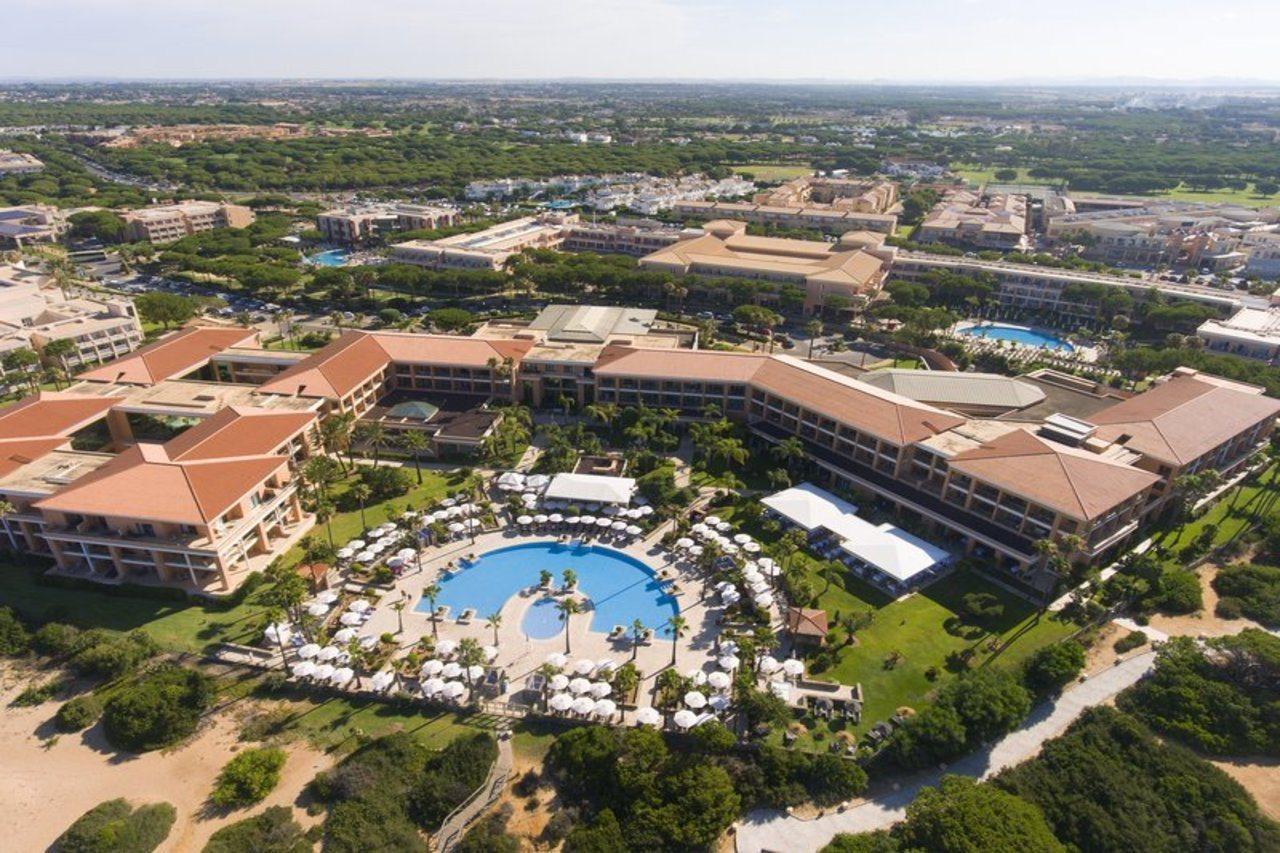 Hipotels Barrosa Palace & Spa Chiclana de la Frontera Exteriör bild Aerial view of the resort