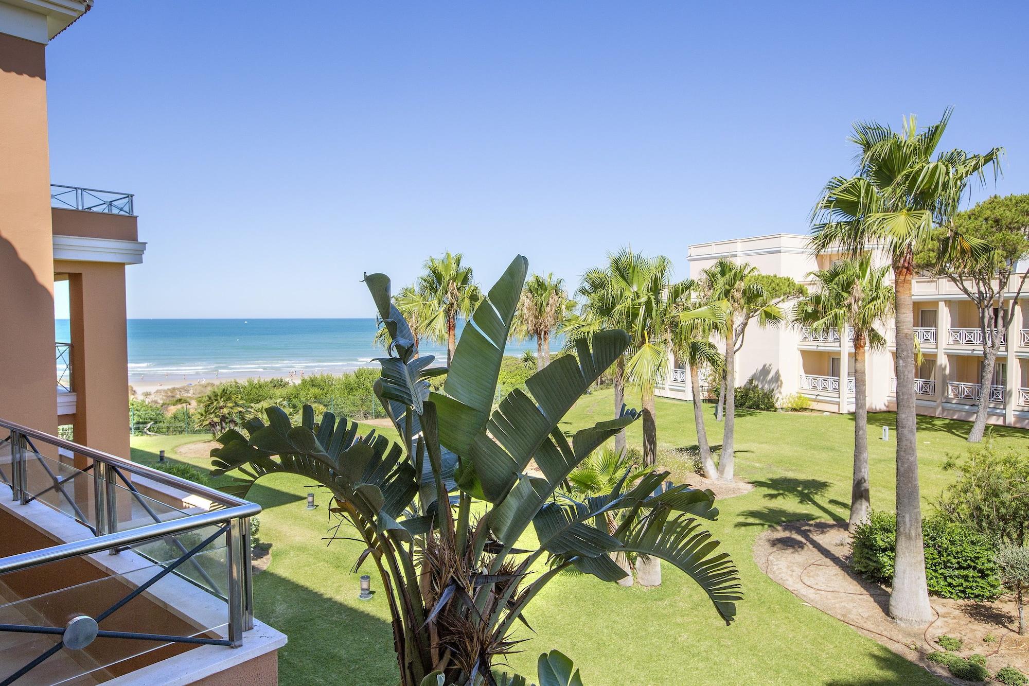 Hipotels Barrosa Palace & Spa Chiclana de la Frontera Exteriör bild View of the beach from the hotel