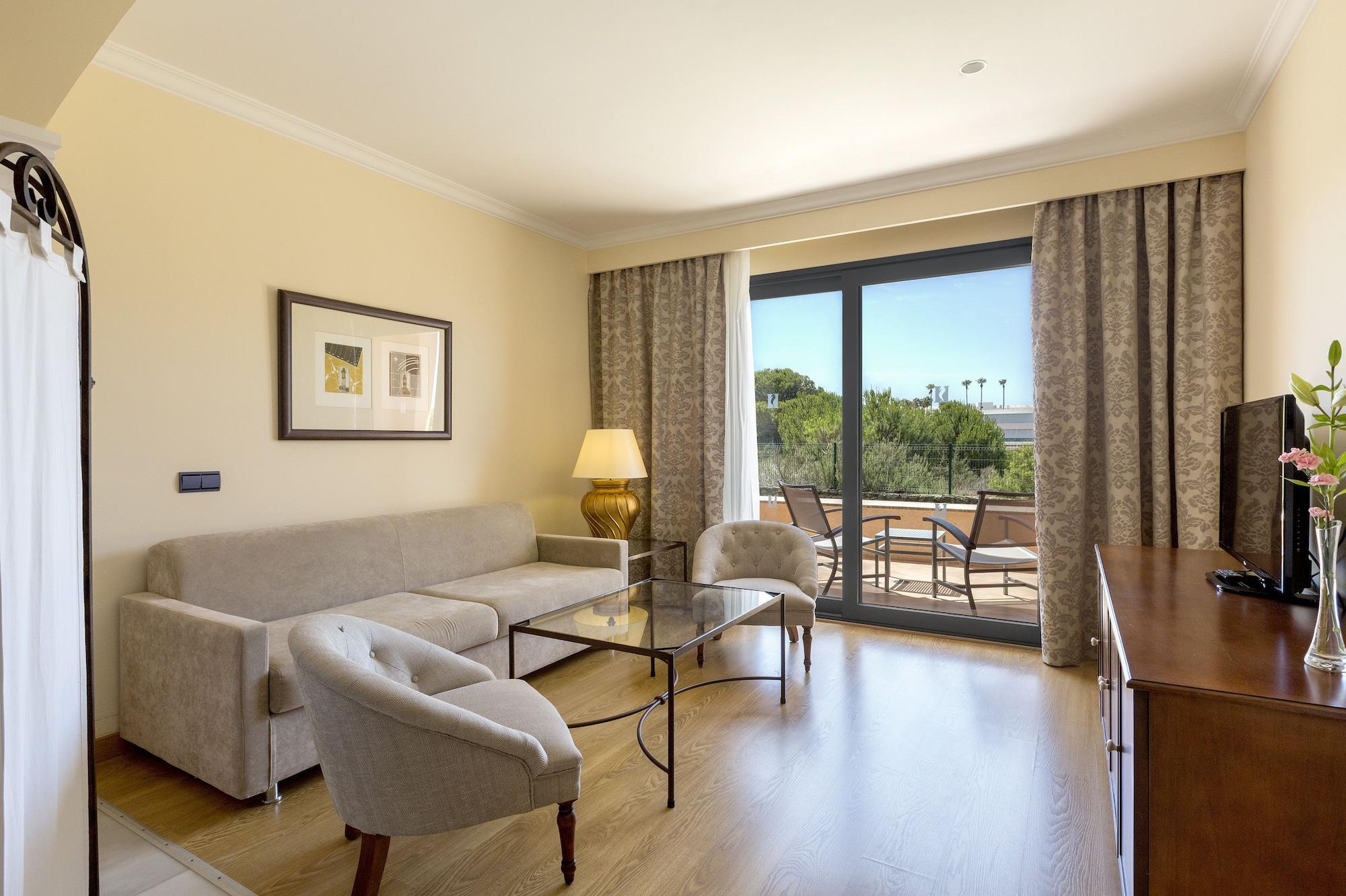Hipotels Barrosa Palace & Spa Chiclana de la Frontera Exteriör bild A living room