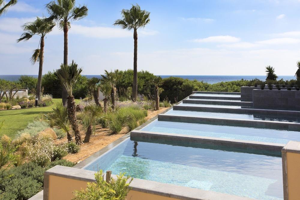 Hipotels Barrosa Palace & Spa Chiclana de la Frontera Exteriör bild The pool at the hotel
