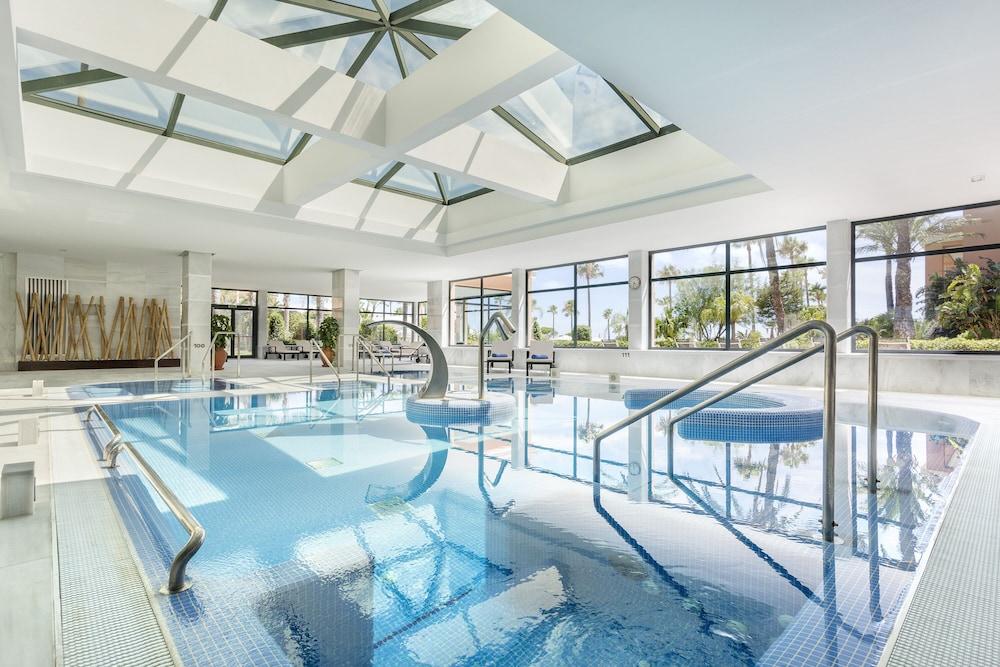 Hipotels Barrosa Palace & Spa Chiclana de la Frontera Exteriör bild The swimming pool at the hotel