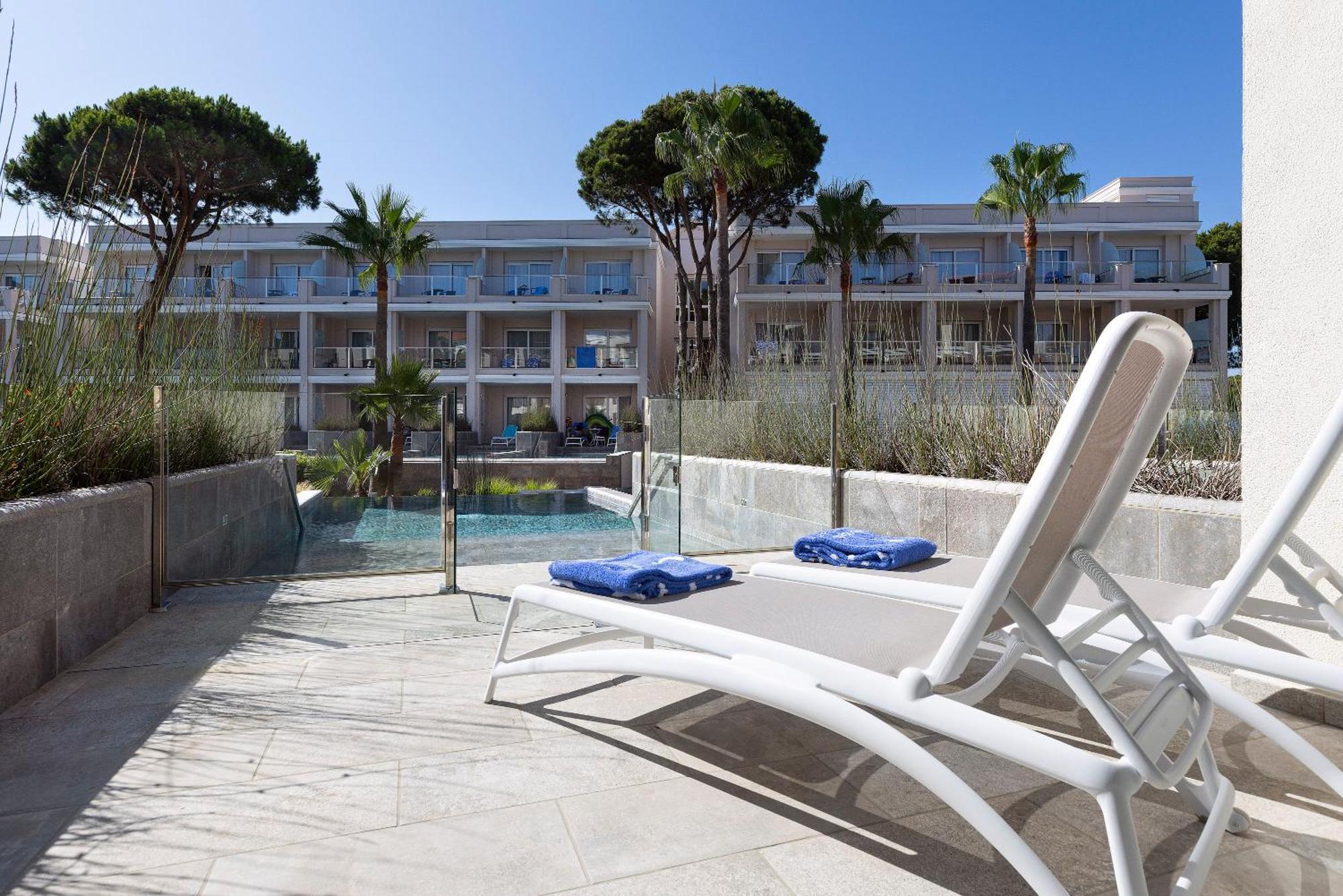 Hipotels Barrosa Palace & Spa Chiclana de la Frontera Exteriör bild The hotel's pool