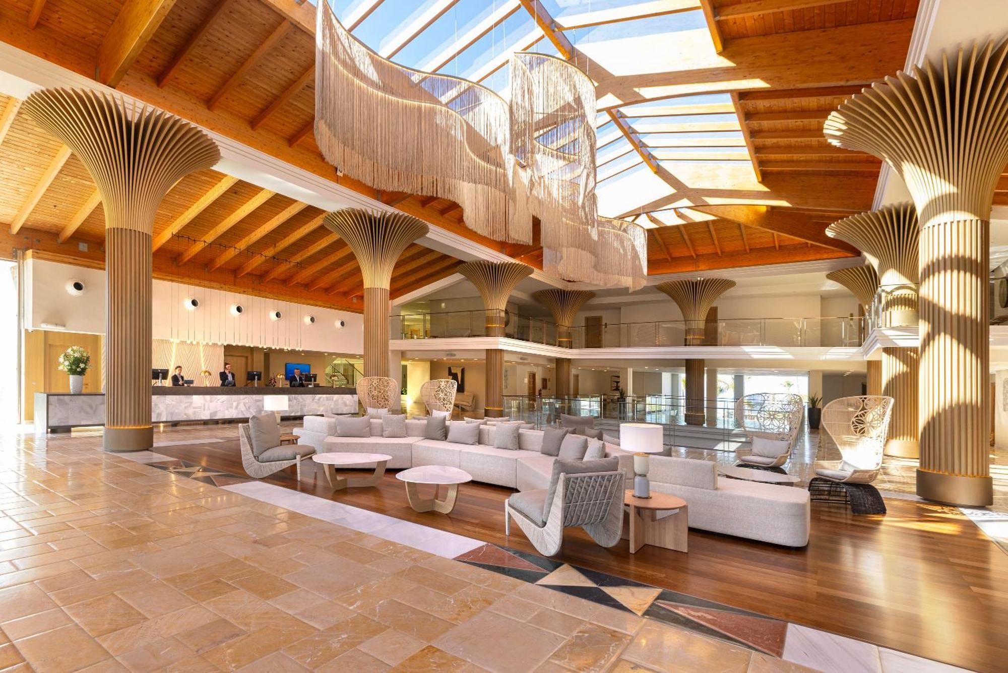 Hipotels Barrosa Palace & Spa Chiclana de la Frontera Exteriör bild The interior of the hotel