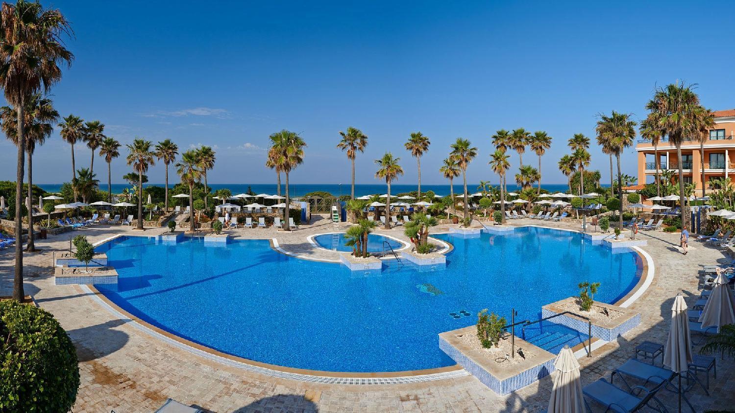 Hipotels Barrosa Palace & Spa Chiclana de la Frontera Exteriör bild Pool at the Nissi Beach Hotel