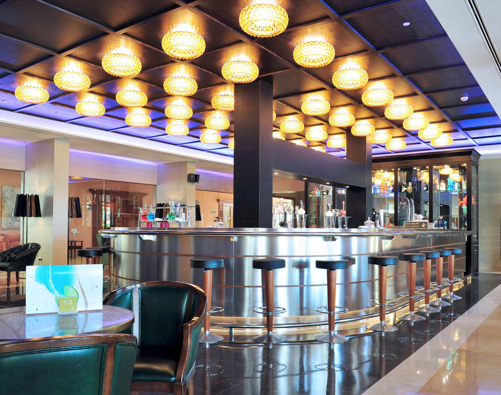 Hipotels Barrosa Palace & Spa Chiclana de la Frontera Exteriör bild The bar at the lounge