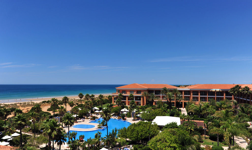 Hipotels Barrosa Palace & Spa Chiclana de la Frontera Exteriör bild The resort's main pool