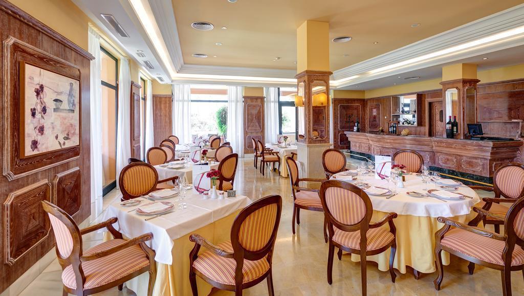 Hipotels Barrosa Palace & Spa Chiclana de la Frontera Exteriör bild Restaurant