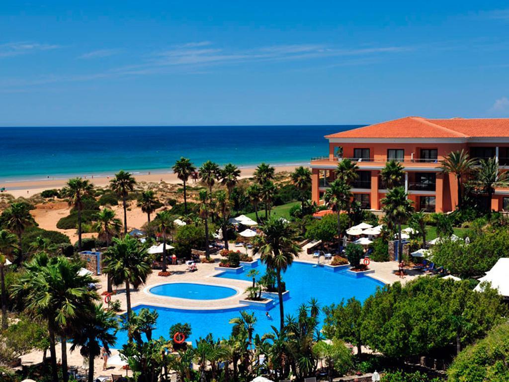 Hipotels Barrosa Palace & Spa Chiclana de la Frontera Exteriör bild The resort's swimming pool